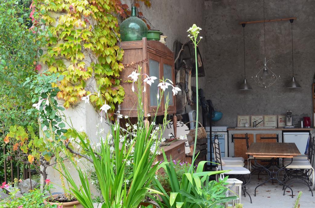 Hameau D'Hotes La Roseraie-Drome Condorcet Buitenkant foto